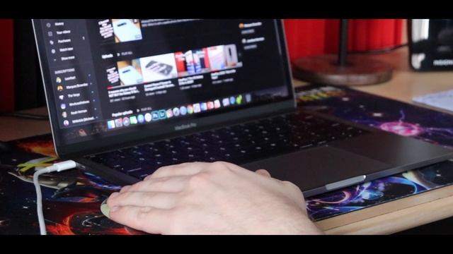 Why I use the 13" MacBook Pro in 2020! смотреть онлайн