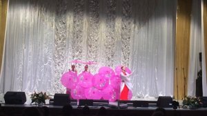 Китайский танец с зонтиками