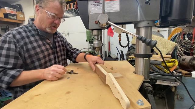 Build a Fender Style Guitar Neck, Pt 3 (How Many Steps) смотреть онлайн