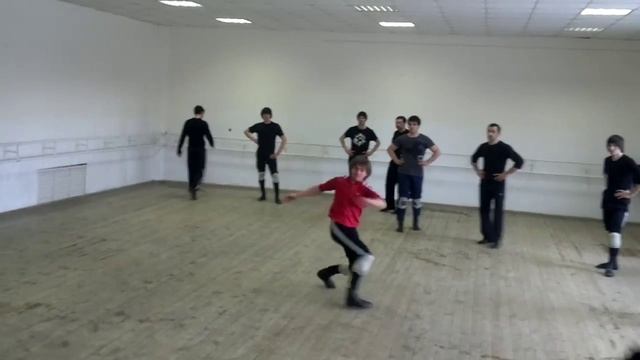 Три воздушных гос.ансамбль Ингушетия.mp4 смотреть онлайн