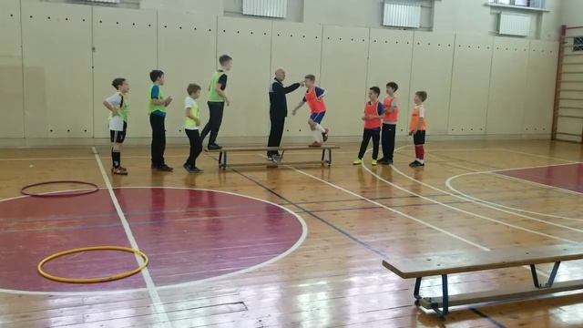 Тренировка ловкости и быстроты футболистов смотреть онлайн