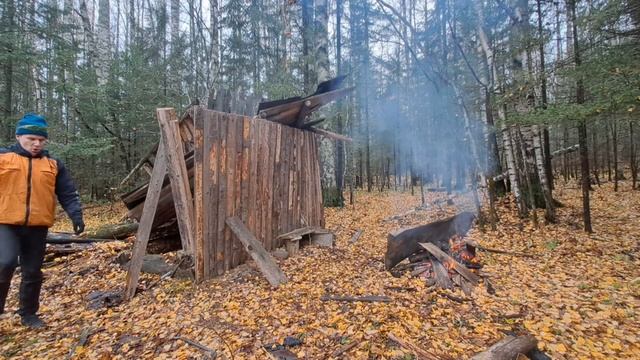 Решил восстановить заброшенный шалаш смотреть онлайн