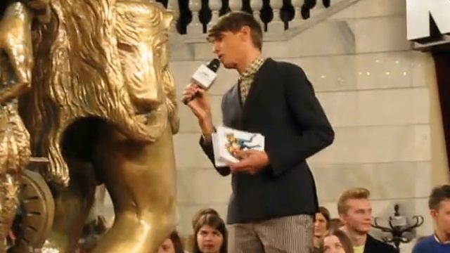 Шоу Влада Лисовца в ТЦ "Охотный ряд" 12 смотреть онлайн