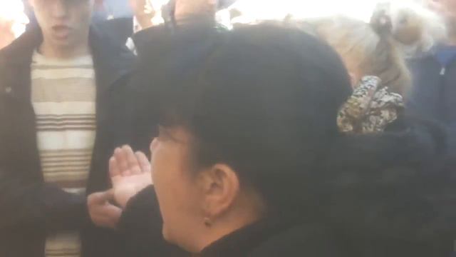 Торговцы раками наваляли мальчикам Гордиенко смотреть онлайн