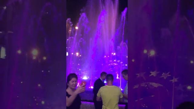 Радуемся победе России по футболу на фонтане ТРЦ "Европейский" смотреть онлайн