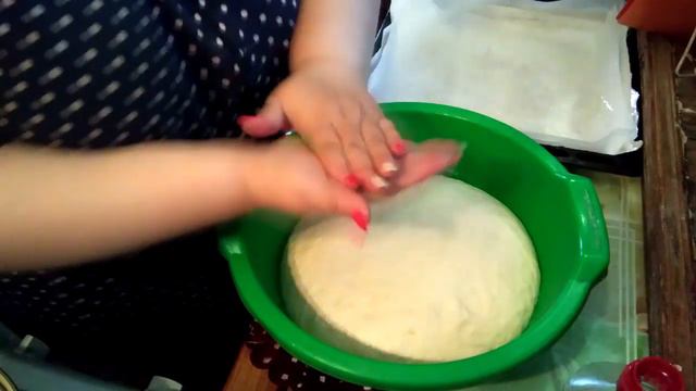 Пампушки с чесноком и зеленью. смотреть онлайн