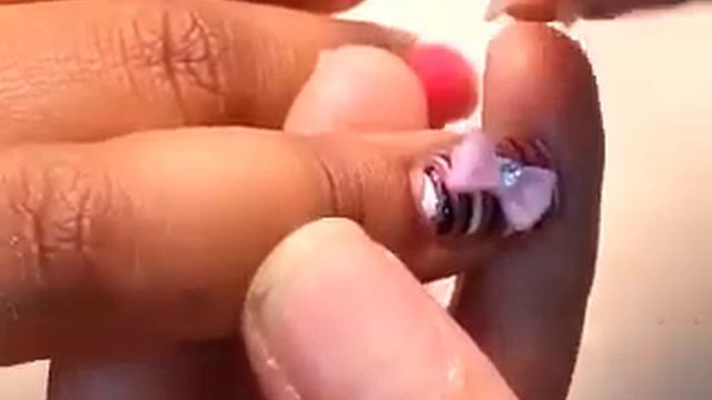 Как приклеить бант на акриловые ногти смотреть онлайн