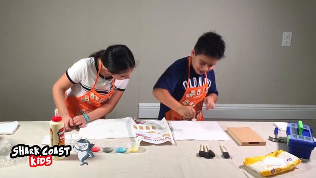 DIY Mini Hockey Project from Home Depot Kids Workshop | Shark Coast Kids смотреть онлайн