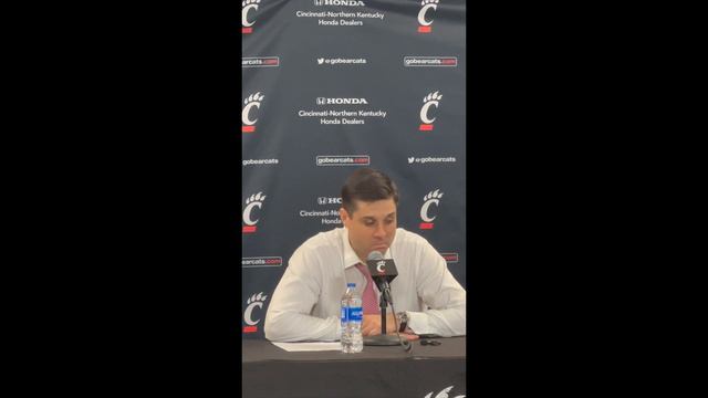 Cincinnati Bearcats head coach Wes Miller, center Viktor Lakhin discuss loss against Houston Cougar смотреть онлайн