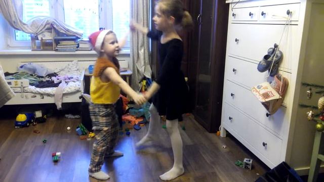 Белые снежинки кружатся с утра смотреть онлайн