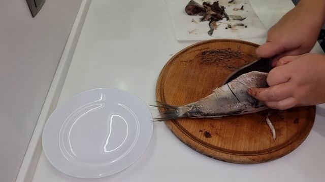 Как разделать селедку???Виктория Корица смотреть онлайн
