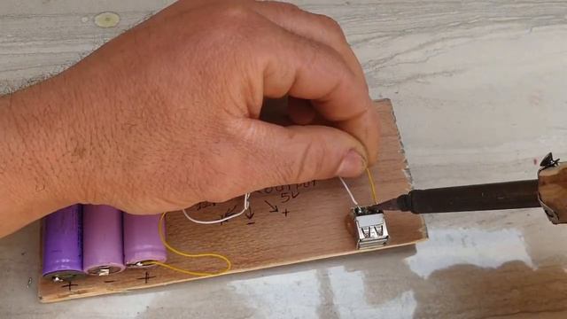How to make Power bank using 7805 IC смотреть онлайн