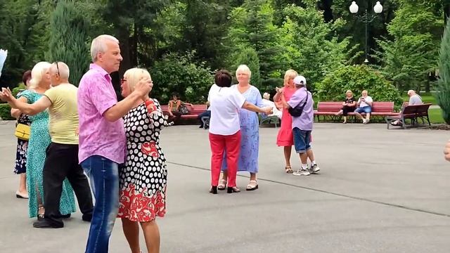 Я ИДУ ТЕБЕ НАВСТРЕЧУ! ТАНЦЫ ХАРЬКОВ УКРАИНА ИЮЛЬ 2023 #kharkiv #dance смотреть онлайн