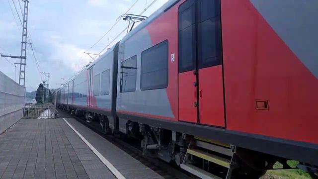 Электропоезд ЭС1-016/024 на о.п. Горный Воздух смотреть онлайн