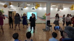 Флешмоб с родителями на выпускном в детском саду!