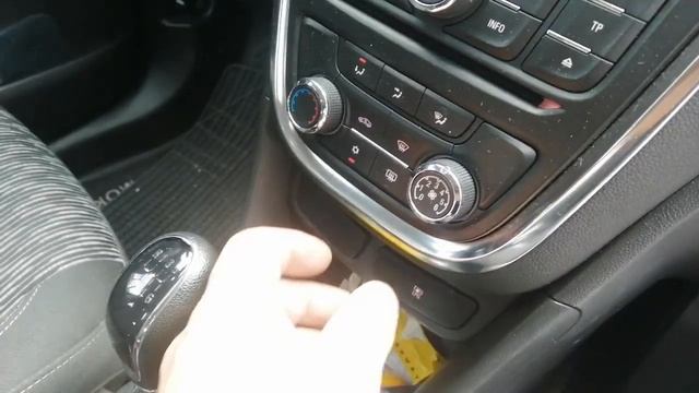 Opel Mokka / Buick Encore замена салонного фильтра.