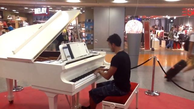 Frankfurt Airport - Bechstein Piano смотреть онлайн