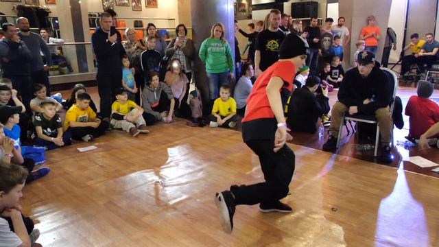 отбор 10-13 bboy Kesl vs ? - брейкданс батл WINTER WARS 2020 смотреть онлайн