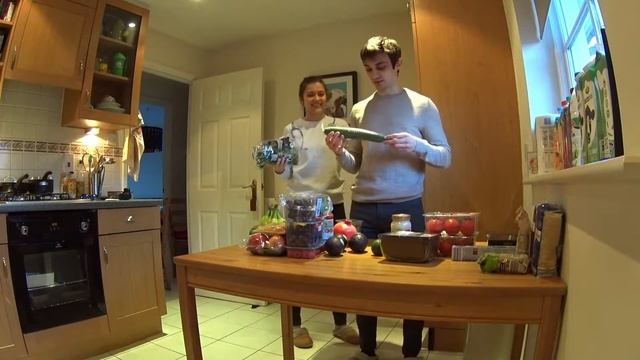 Цены на продукты в Великобритании. Что можно купить на £100 фунтов или $140 долларов смотреть онлайн