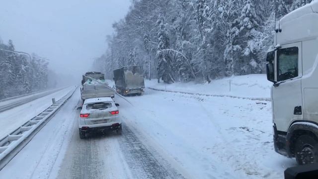Ужасный коллапс!!! Трасса М7 парализована! На сутки прилип в пробке! смотреть онлайн