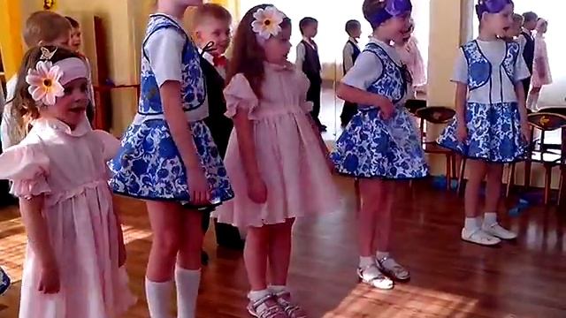 Лиза поет про бабушку смотреть онлайн