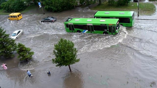 Ливень в Новосибирском Академгородке 18.07.2010.mp4 смотреть онлайн