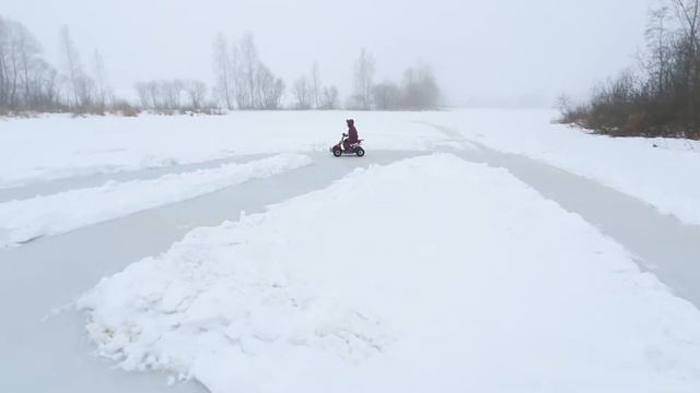 Доченька едет на квадрике первый раз смотреть онлайн