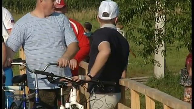 Орлова и Ревенко на велосипедах по Суздалю смотреть онлайн