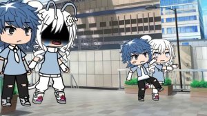 иле он безжалосно растопчит сердце тваё алое не влюбляйся милая не люби пожалуйста...