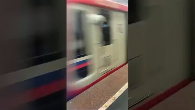 ВАЛЛ-И. Московское метро. Д-ОК Москва 2020 на станции Китай-город.? смотреть онлайн