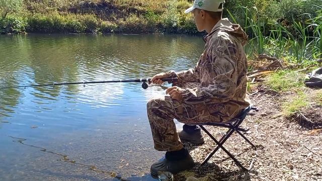 Ламповая рыбалка на поплавок. Хороший клев на червя. смотреть онлайн