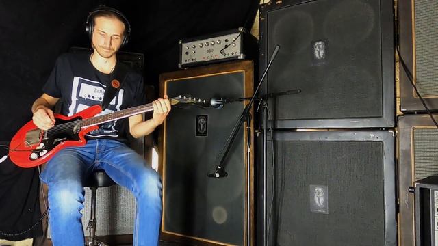 Cosmic Terror 4x15 Hasheeshian Guitar / Bass Cab + Winston PA 200 Amp смотреть онлайн