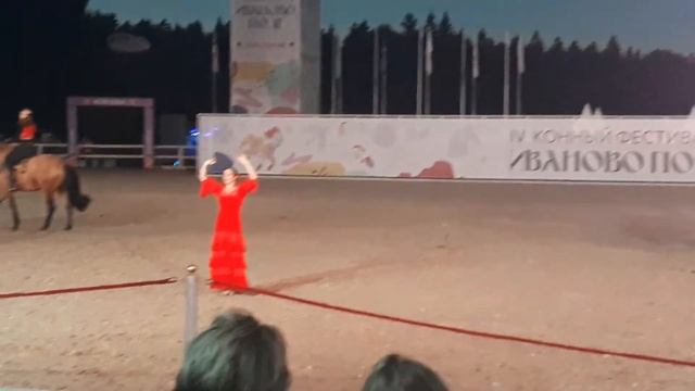 30.07.22 г. фестиваль "Иваново поле" выступление "Hidalgo Show Team". Танец - Лилия Червенкова смотреть онлайн