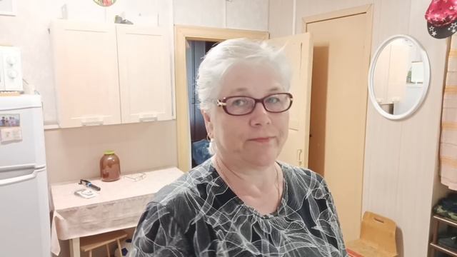Ездили за сосновыми шишками. / Заезжали к сватам за мёдом ??. смотреть онлайн