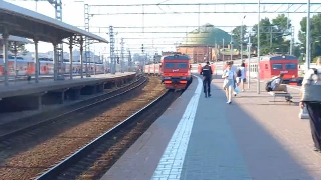 ЭТ2М-100 отправляется с станции Ленинградский вокзал ЭТ2М-104 прибывает на Ленинградский вокзал смотреть онлайн
