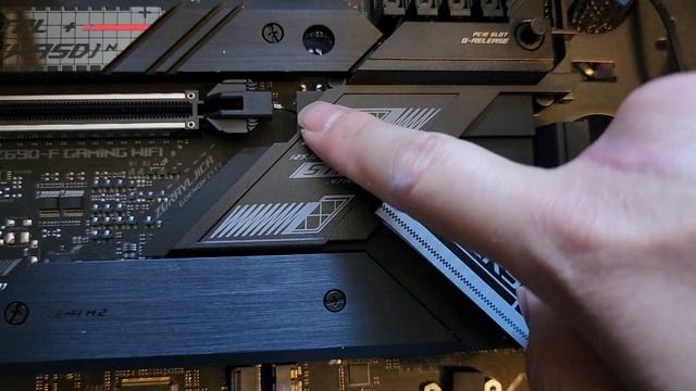 Awesome PCIe GPU Motherboard Release Button Feature смотреть онлайн
