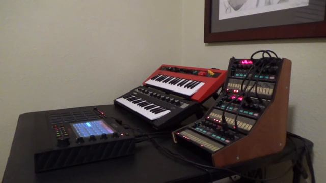 Akai MPC Live II - Korg Volca FM X3 - Yamaha Reface CP - Yamaha Reface YC смотреть онлайн