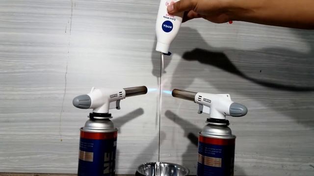 NIVEA HAND AND BODY EXTRA WHITE VS FLAME GUN FIRE VIDEO EXPERIMENT смотреть онлайн