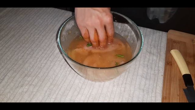 Сочная куриная грудка запеченная в духовке. смотреть онлайн