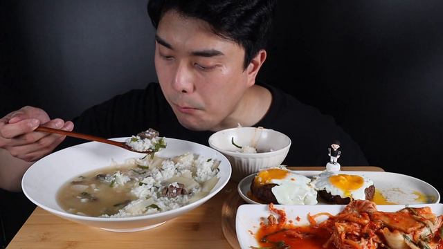 역시 해장은 소고기무국과 떡갈비 김치 한식먹방ASMR MUKBANG beef radish soup & Tteokgalbi & Kimchi KOREAN FOOD EATING SHO смотреть онлайн