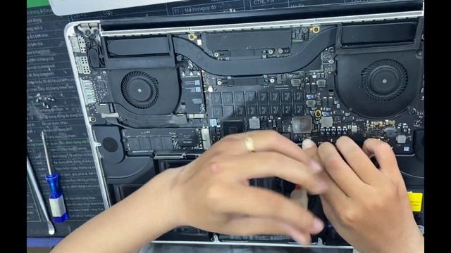Thay Pin Macbook Pro 15 Inch Mid 2014