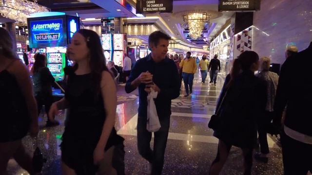 Las Vegas Strip at night | Easter weekend April 2023 смотреть онлайн