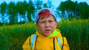 Сеня Ремонтирует Сломанный Трактор