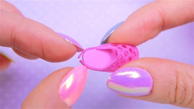 26 EASY DIY MINIATURE BARBIE IDEAS 〜 Mini paints, Nike Sneakers, Lipgloss and more! смотреть онлайн