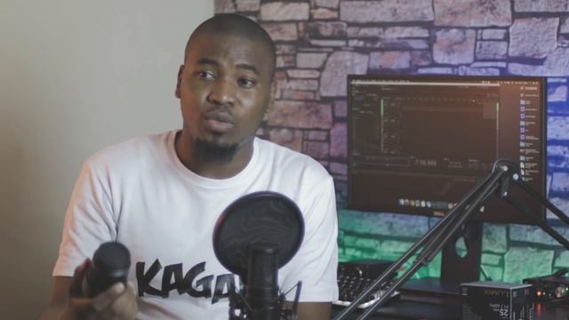 Panasonic 25MM F1.7 Sucks For Video - RANT! смотреть онлайн