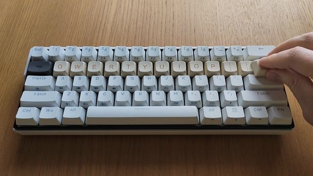 Влияние толщины кейкапов на звук клавиатуры