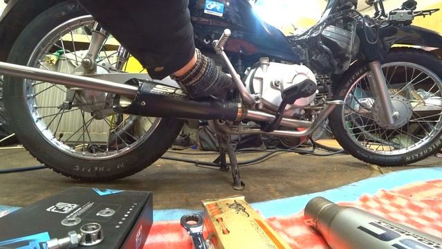 Honda Super Cub AA04, прямоток от гаража 305.