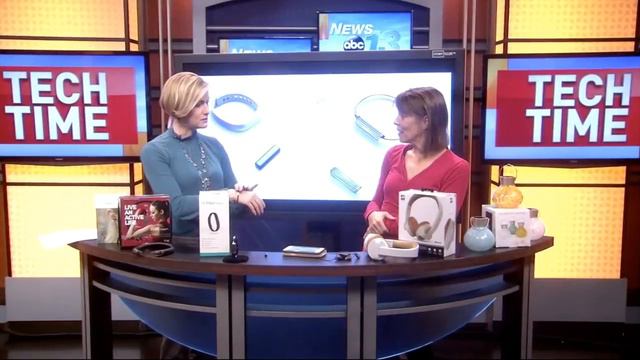 Dinner, Chocolates & Tech make a perfect Valentine's Gift See these CES Gift Ideas for women смотреть онлайн