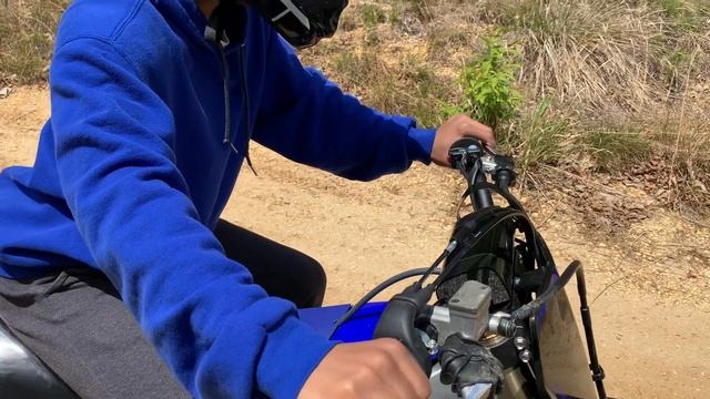 Teaching Little Brother How To Ride A Dirt Bike!! (2021 YZ-250F) смотреть онлайн