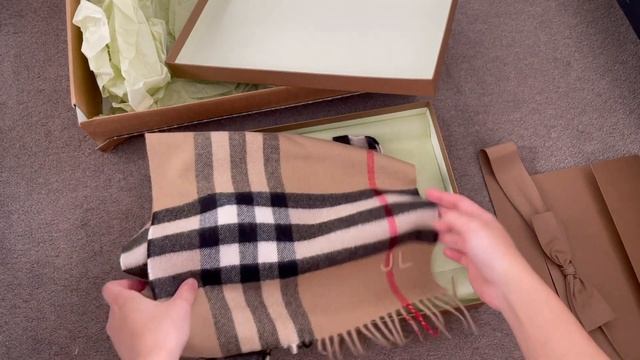 BURBERRY CASHMERE SCARF UNBOXING